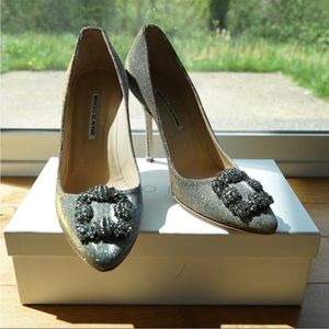 Manolo Blahnik Hangisi 105mm Dark Gold Glitter Jewel Buckle Pumps, size 39